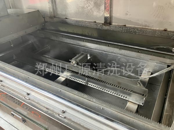 "去毛刺全自动高压清洗机可以有效去除精密零部件毛刺"