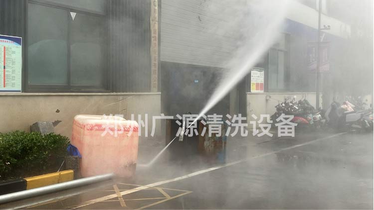 "反应釜全自动高压清洗机可以有效清除内壁残留物料、结垢"