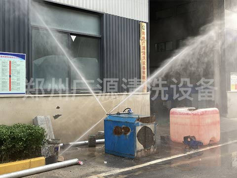 "全自动吨桶高压清洗设备搭载三维旋转喷头全面清洗"